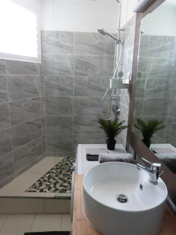 Studio Vue Mer Piscine Plage Kaz Punch Manganao Chez Julie Saint-Francois  Ngoại thất bức ảnh
